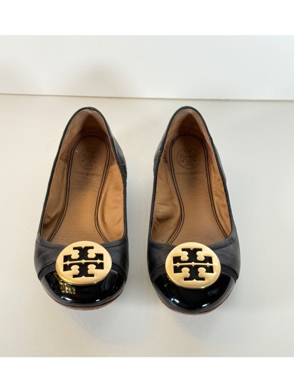 Tory Burch Minnie Patent Leather Cap Toe Ballet Flats Black Gold TB Logo - Picture 4 of 12